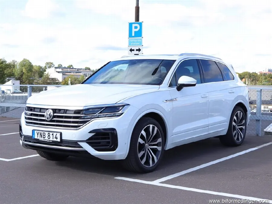 Volkswagen Touareg V6 TDI 4Motion 286hk R-line, Pano, HUD, Dynaudio, bild 1 av 12