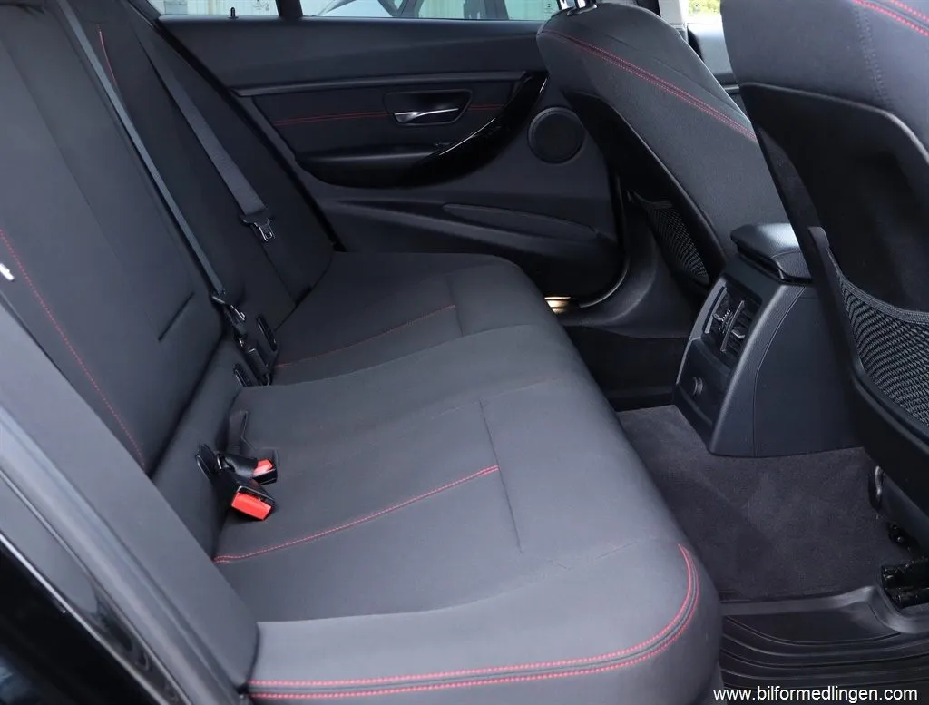 BMW 318 d Sedan Automat Navi Kamera, bild 6 av 12