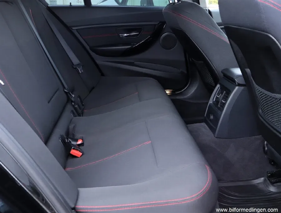 BMW 318 d Sedan Automat Navi Kamera, bild 6 av 12