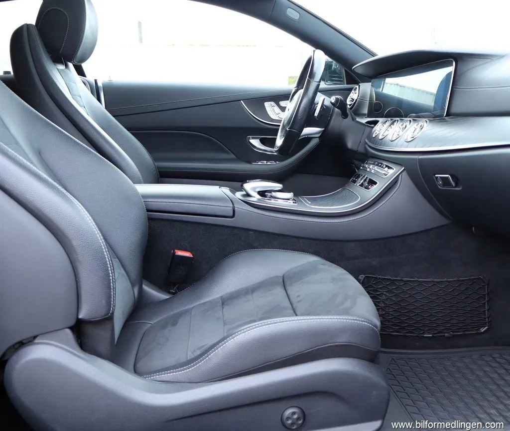 Mercedes-Benz E 220 d 4Matic Coupé AMG Pano S/V-hjul, bild 5 av 12