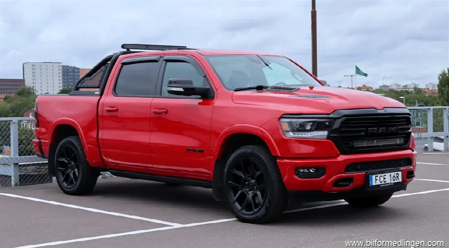 Dodge Ram 5.7 V8 HEMI Laramie Night Edition 4x4 S/V-hjul, bild 2 av 12