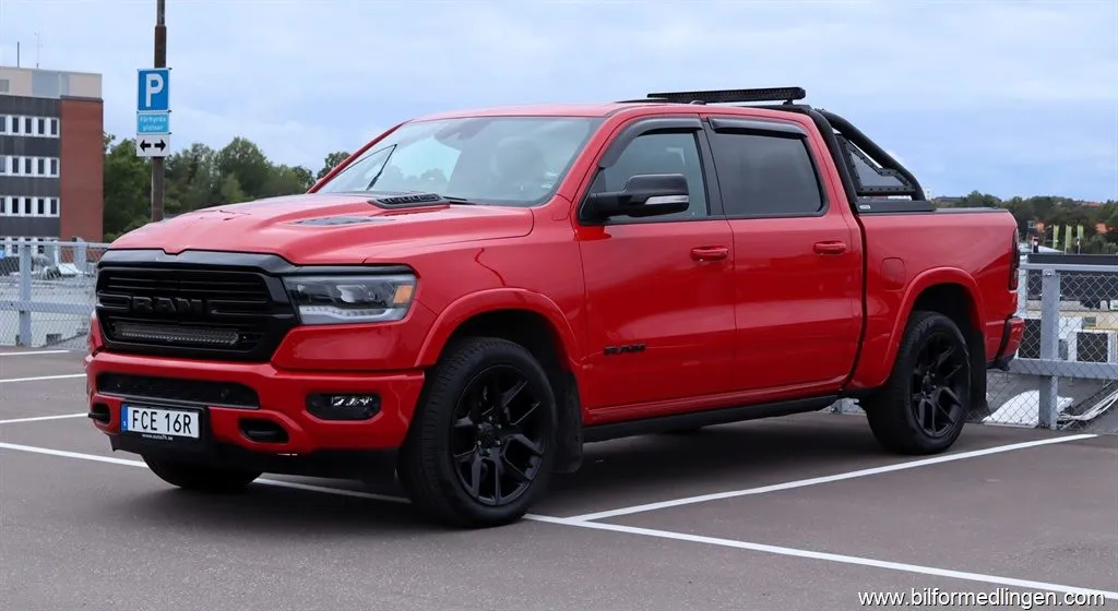 Dodge Ram 5.7 V8 HEMI Laramie Night Edition 4x4 S/V-hjul, bild 1 av 12