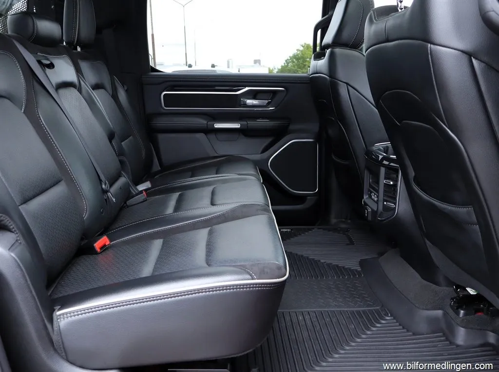 Dodge Ram 5.7 V8 HEMI Laramie Night Edition 4x4 S/V-hjul, bild 9 av 12