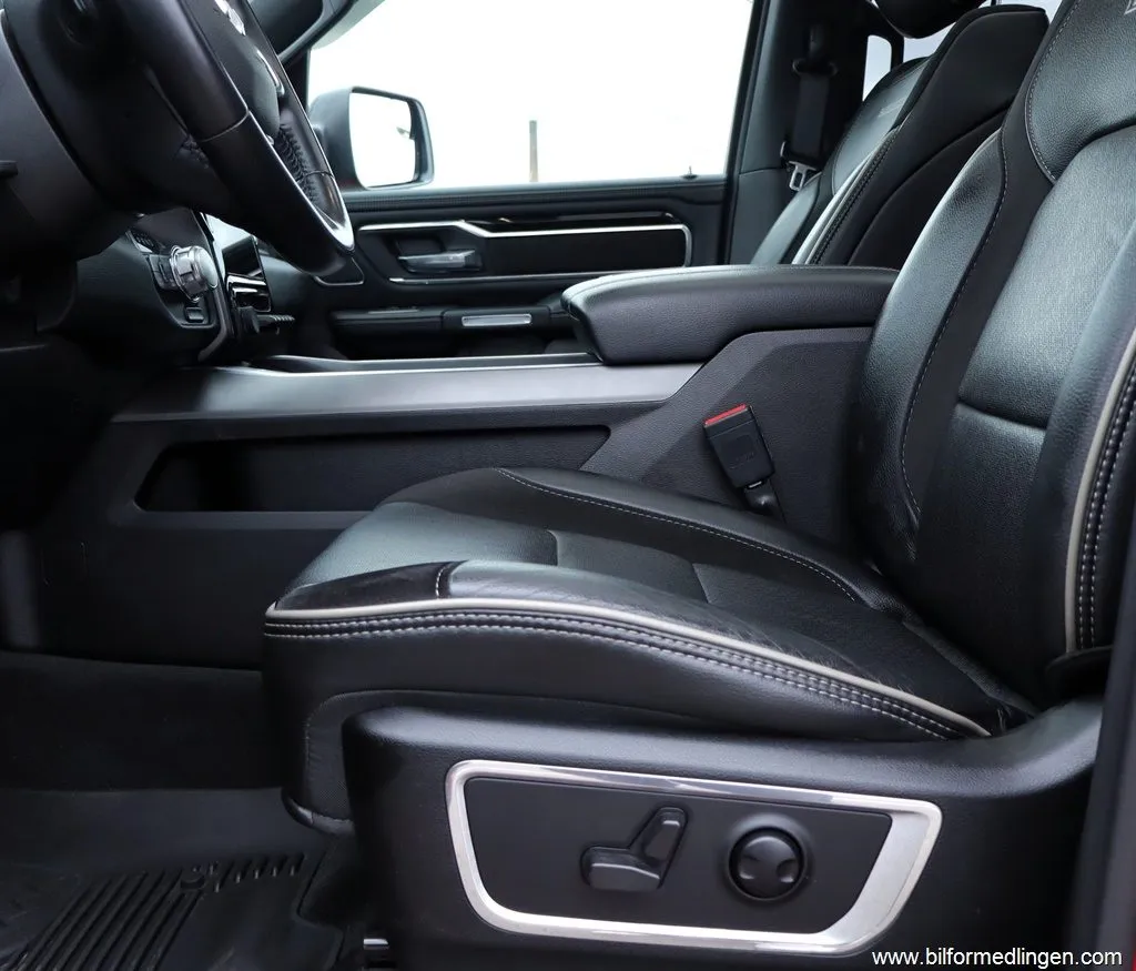 Dodge Ram 5.7 V8 HEMI Laramie Night Edition 4x4 S/V-hjul, bild 12 av 12