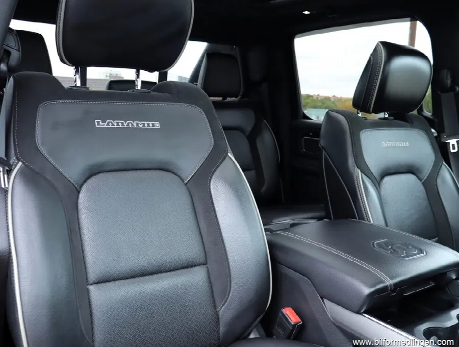 Dodge Ram 5.7 V8 HEMI Laramie Night Edition 4x4 S/V-hjul, bild 6 av 12