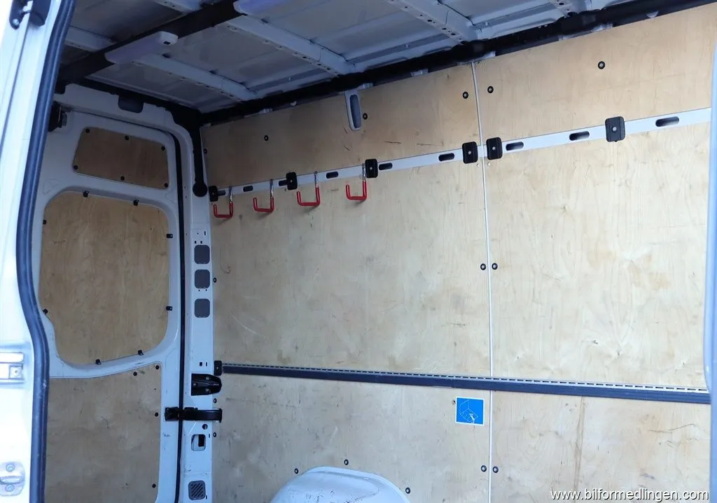 Volkswagen Crafter 2.0 TDI 35 Bakgavelyft/Nyservad/Moms/S+Vhjul, bild 12 av 12