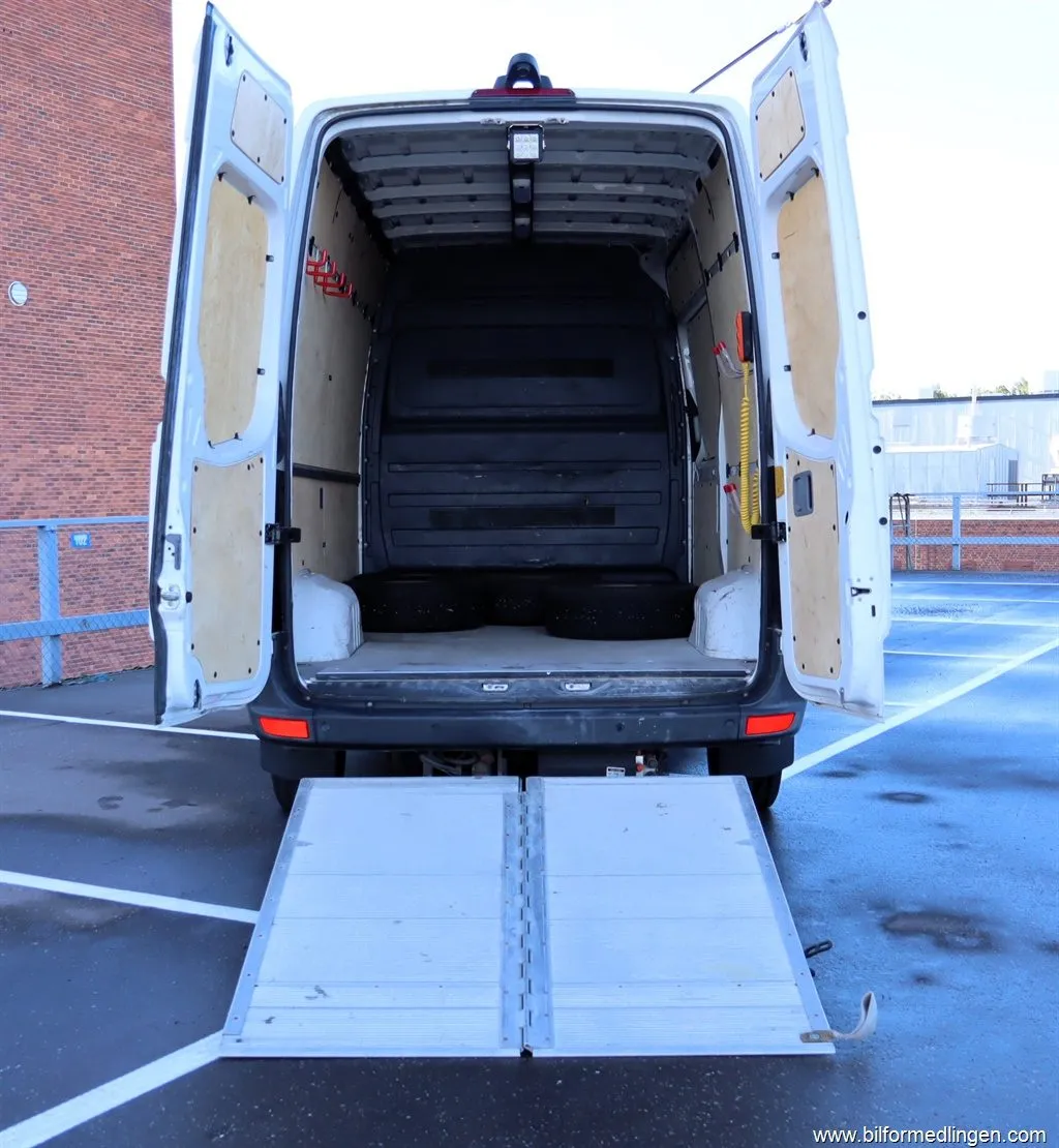Volkswagen Crafter 2.0 TDI 35 Bakgavelyft/Nyservad/Moms/S+Vhjul, bild 2 av 12