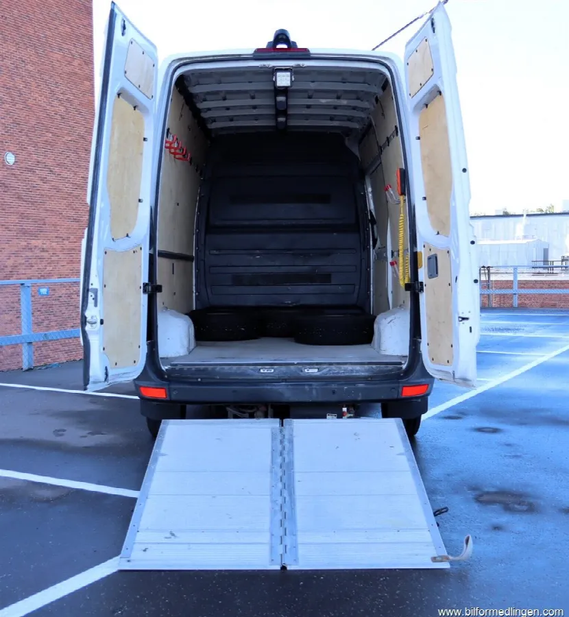 Volkswagen Crafter 2.0 TDI 35 Bakgavelyft/Nyservad/Moms/S+Vhjul, bild 2 av 12