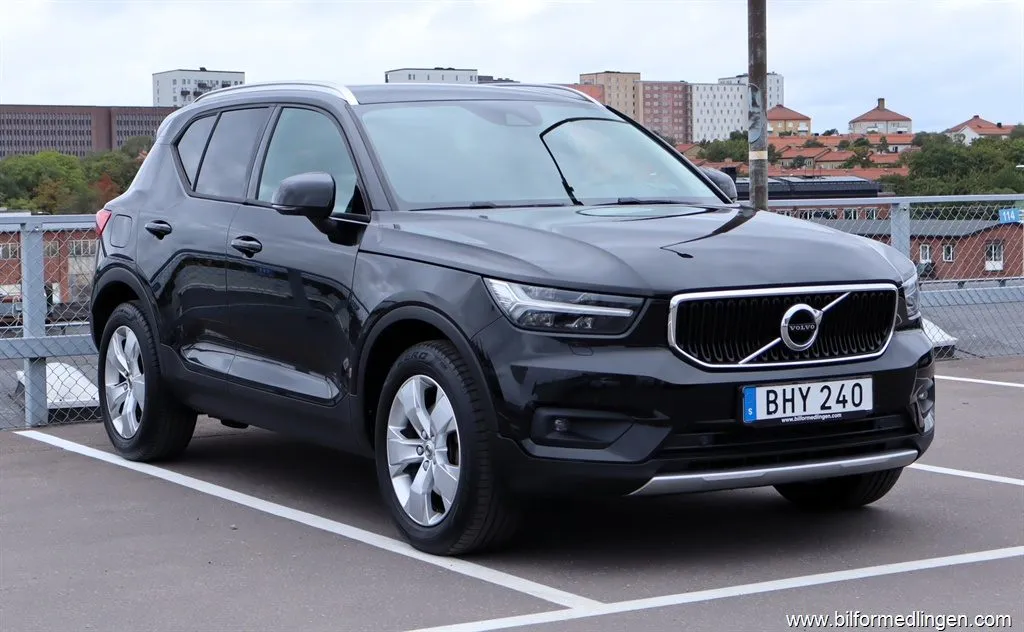 Volvo XC40 D4 AWD 190hk, bild 2 av 12
