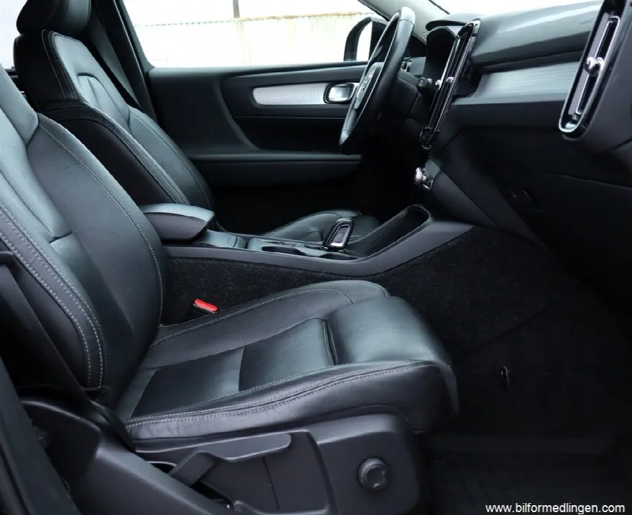Volvo XC40 D4 AWD 190hk, bild 5 av 12