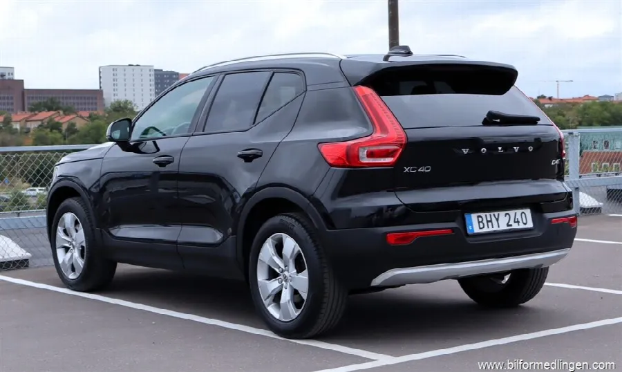 Volvo XC40 D4 AWD 190hk, bild 3 av 12