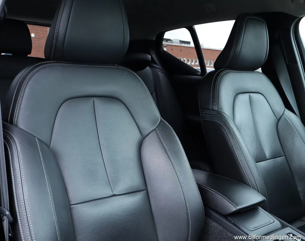 Volvo XC40 D4 AWD 190hk, bild 6 av 12