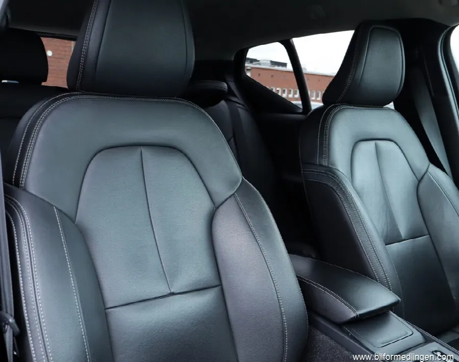 Volvo XC40 D4 AWD 190hk, bild 6 av 12