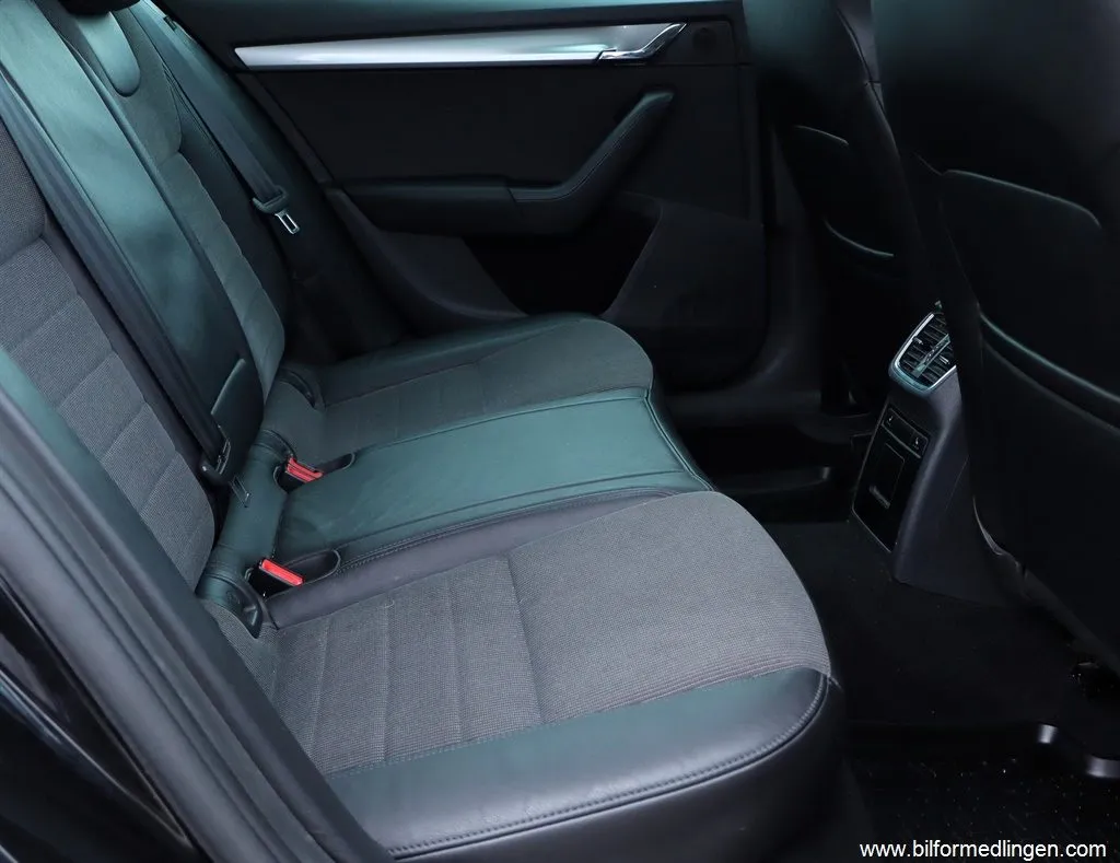 Skoda Octavia Combi 2.0 TDI Aut S/V-hjul Nybytt kamrem, bild 7 av 12
