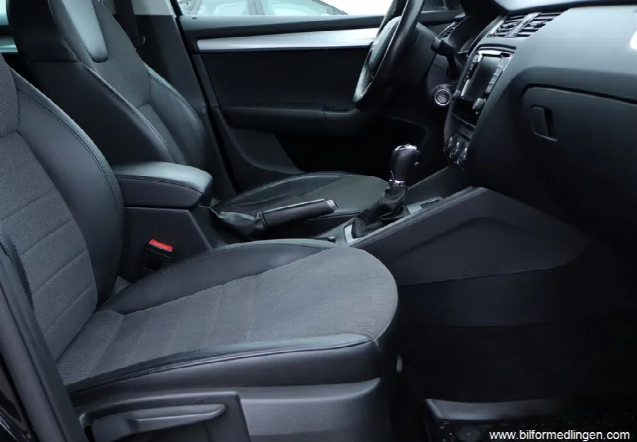 Skoda Octavia Combi 2.0 TDI Aut S/V-hjul Nybytt kamrem, bild 5 av 12