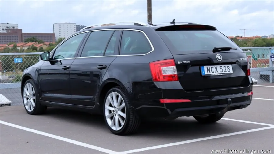 Skoda Octavia Combi 2.0 TDI Aut S/V-hjul Nybytt kamrem, bild 4 av 12