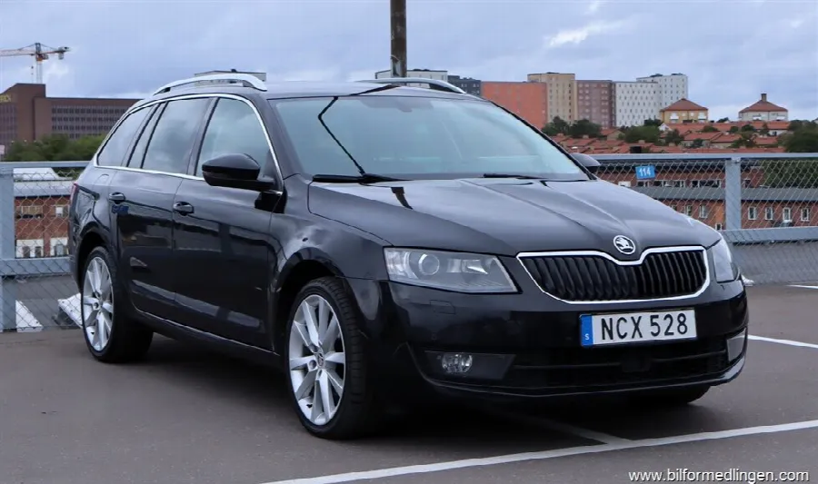 Skoda Octavia Combi 2.0 TDI Aut S/V-hjul Nybytt kamrem, bild 1 av 12