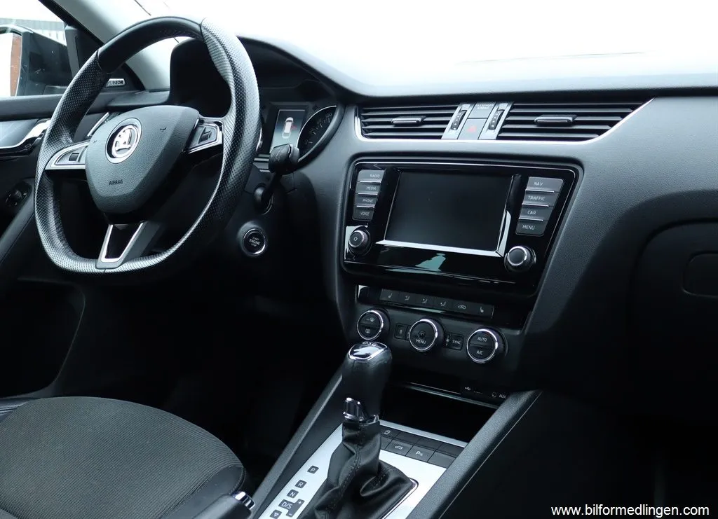 Skoda Octavia Combi 2.0 TDI Aut S/V-hjul Nybytt kamrem, bild 8 av 12