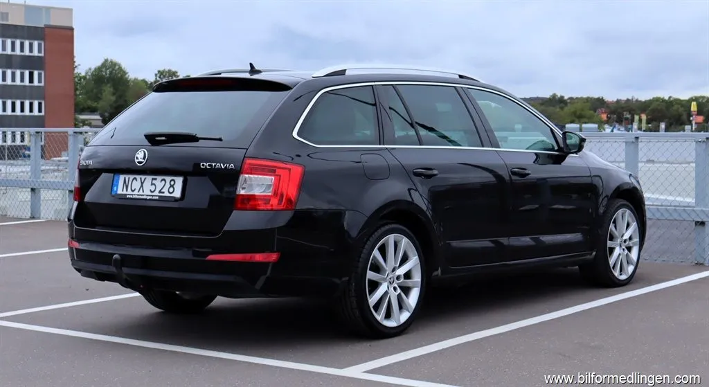 Skoda Octavia Combi 2.0 TDI Aut S/V-hjul Nybytt kamrem, bild 3 av 12