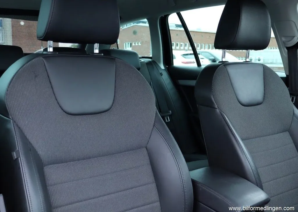 Skoda Octavia Combi 2.0 TDI Aut S/V-hjul Nybytt kamrem, bild 6 av 12