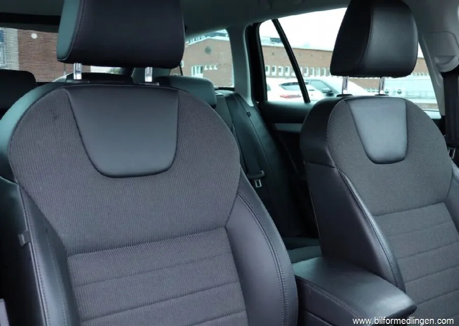Skoda Octavia Combi 2.0 TDI Aut S/V-hjul Nybytt kamrem, bild 6 av 12