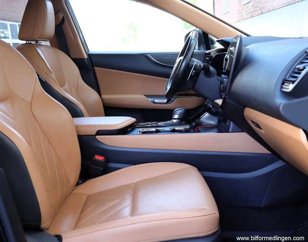 Lexus NX 450h+ Luxury HeadUp/360/Läder/1 ägare/Moms, bild 5 av 12