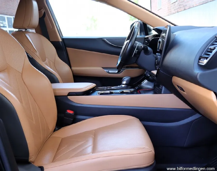 Lexus NX 450h+ Luxury HeadUp/360/Läder/1 ägare/Moms, bild 5 av 12
