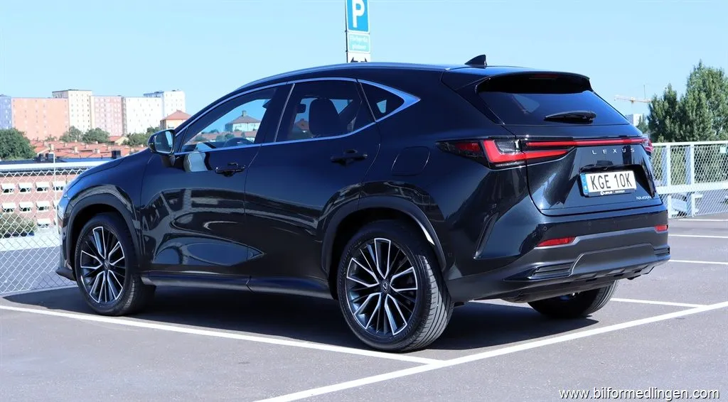 Lexus NX 450h+ Luxury HeadUp/360/Läder/1 ägare/Moms, bild 3 av 12