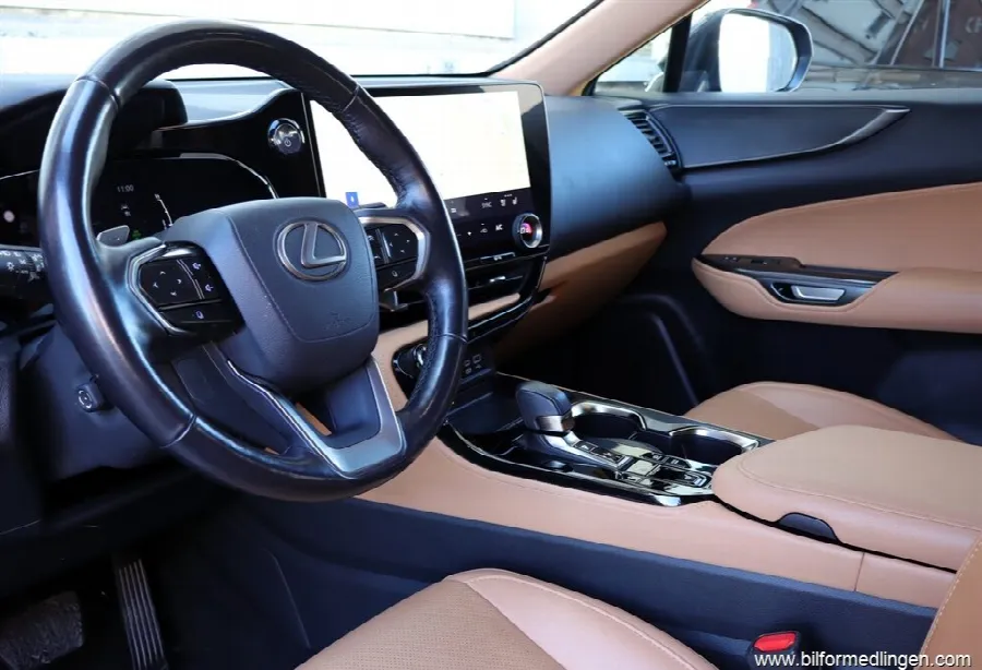 Lexus NX 450h+ Luxury HeadUp/360/Läder/1 ägare/Moms, bild 8 av 12