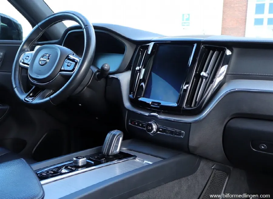 Volvo XC60 T8 R Design Panorama Head-Up S/V-hjul, bild 9 av 12