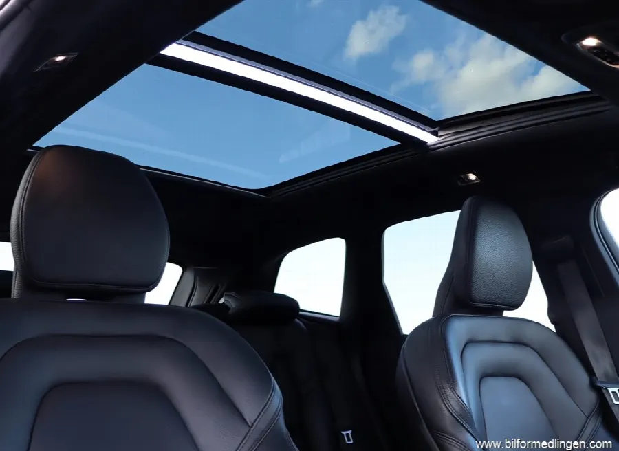 Volvo XC60 T8 R Design Panorama Head-Up S/V-hjul, bild 6 av 12