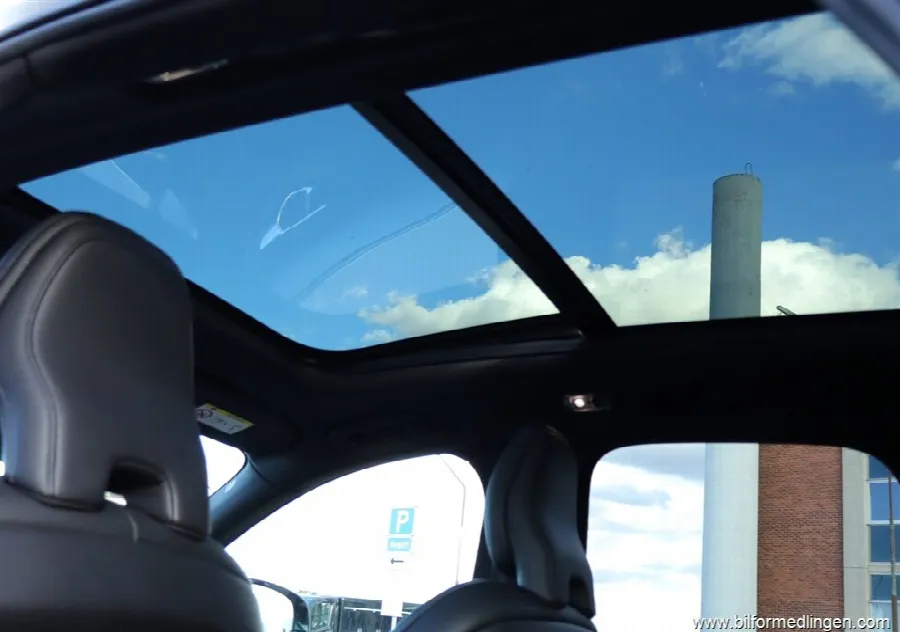 Volvo XC60 T8 R Design Panorama Head-Up S/V-hjul, bild 7 av 12