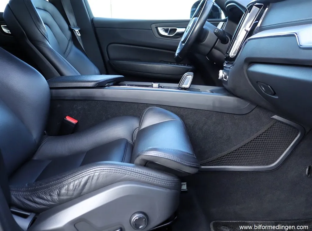 Volvo XC60 T8 R Design Panorama Head-Up S/V-hjul, bild 5 av 12