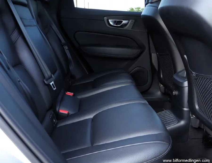 Volvo XC60 T8 R Design Panorama Head-Up S/V-hjul, bild 8 av 12