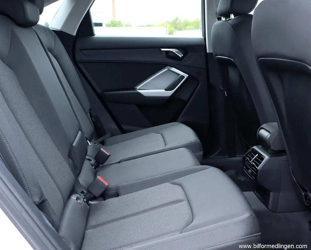 Audi Q3 Sportback 35 TFSI S-Tronic S/V-hjul Värmare, bild 7 av 12