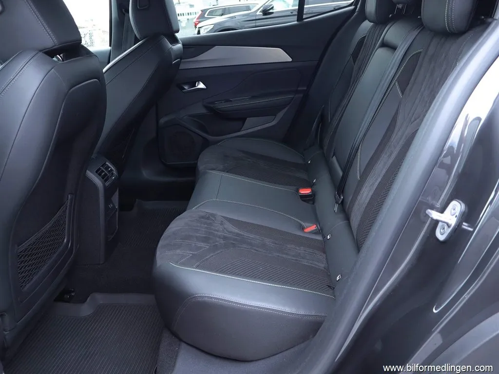 Peugeot 408 1.2 PureTech SUV 131hk GT S/V-hjul 360 Moms, bild 8 av 12