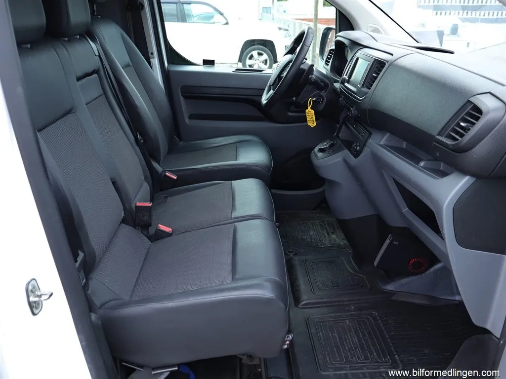Toyota ProAce 2.0 D-4D Panel Van 122hk S/V-hjul Drag 3-sits, bild 6 av 12