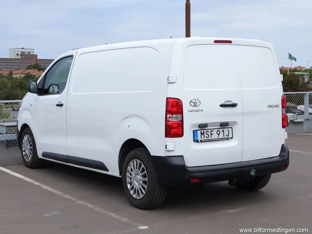 Toyota ProAce 2.0 D-4D Panel Van 122hk S/V-hjul Drag 3-sits, bild 3 av 12
