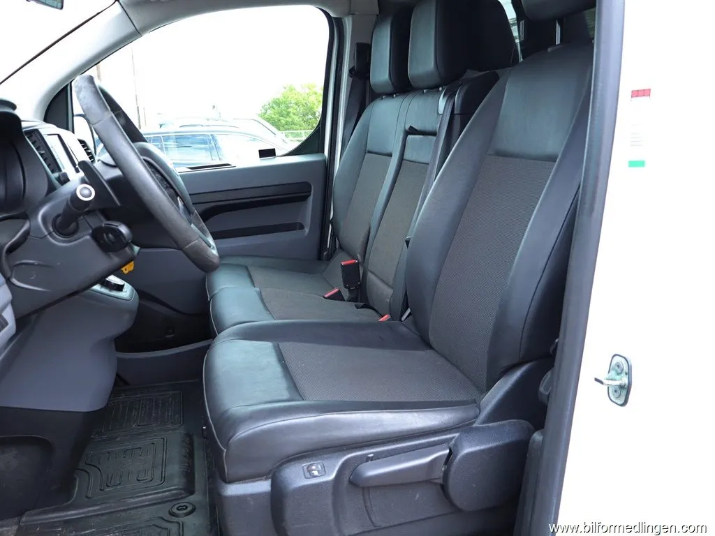 Toyota ProAce 2.0 D-4D Panel Van 122hk S/V-hjul Drag 3-sits, bild 5 av 12