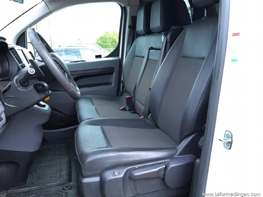 Toyota ProAce 2.0 D-4D Panel Van 122hk S/V-hjul Drag 3-sits, bild 5 av 12
