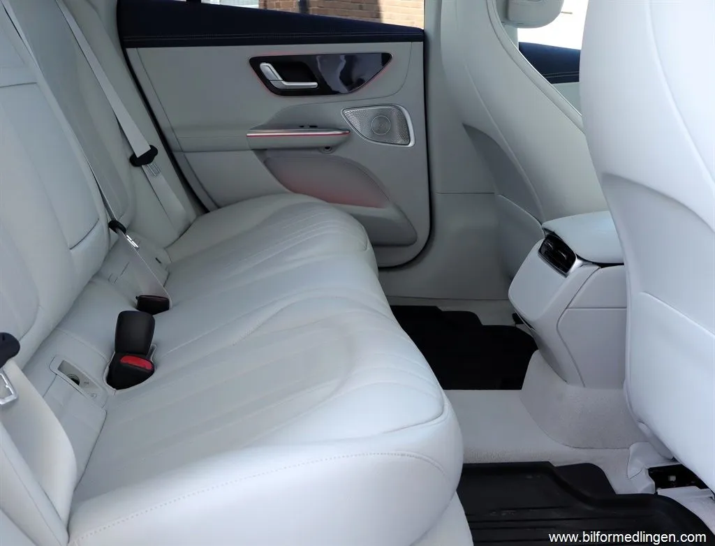 Mercedes-Benz EQE300 300 AMG Panorama Burmester S/V-hjul, bild 7 av 12