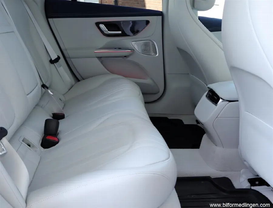 Mercedes-Benz EQE300 300 AMG Panorama Burmester S/V-hjul, bild 7 av 12