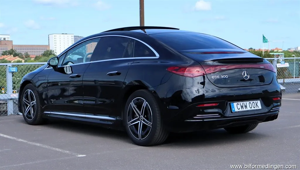Mercedes-Benz EQE300 300 AMG Panorama Burmester S/V-hjul, bild 4 av 12