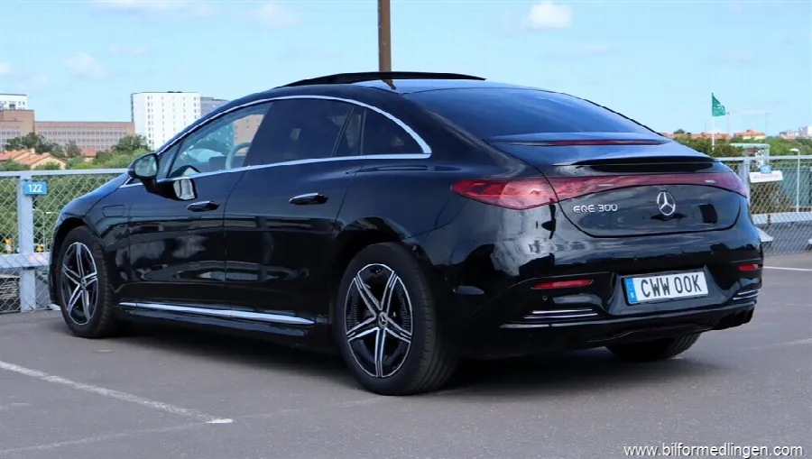 Mercedes-Benz EQE300 300 AMG Panorama Burmester S/V-hjul, bild 4 av 12