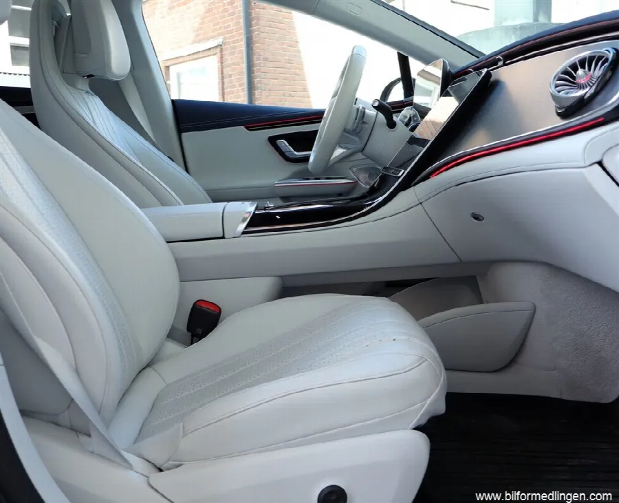 Mercedes-Benz EQE300 300 AMG Panorama Burmester S/V-hjul, bild 5 av 12