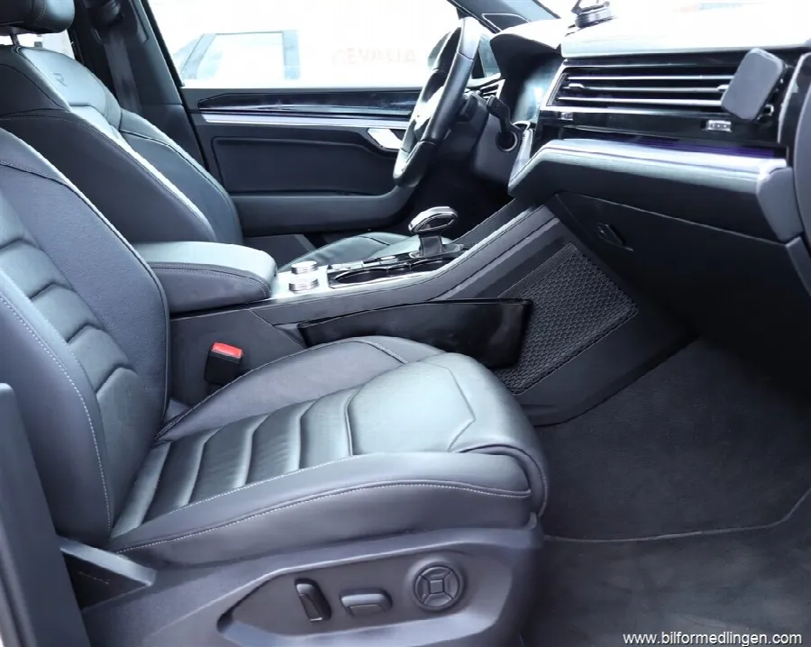 Volkswagen Touareg R e-Hybrid 462hk 4M Pano HeadUp NightVision, bild 6 av 12