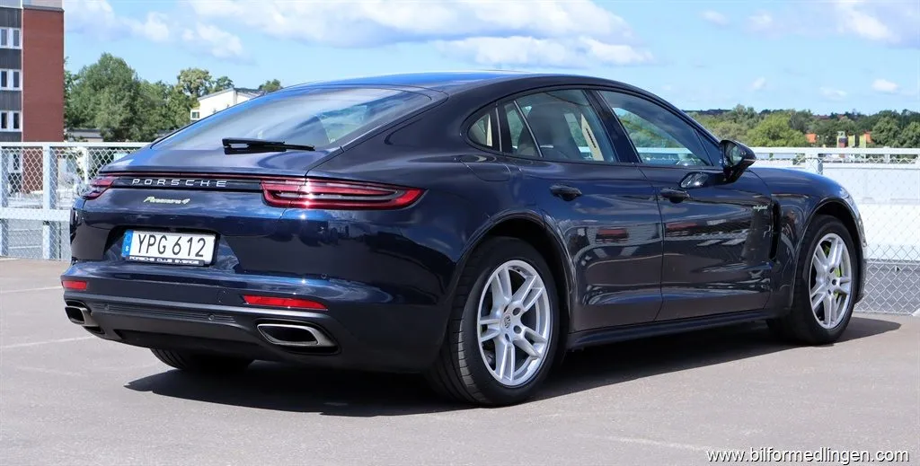 Porsche Panamera 4 4 E-Hybrid 462hk Panorama S/V-hjul Svensksåld, bild 3 av 12