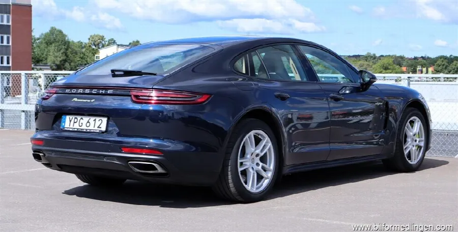 Porsche Panamera 4 4 E-Hybrid 462hk Panorama S/V-hjul Svensksåld, bild 3 av 12