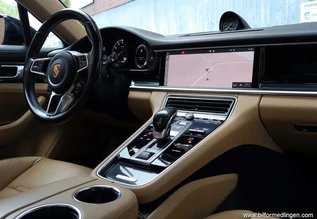Porsche Panamera 4 4 E-Hybrid 462hk Panorama S/V-hjul Svensksåld, bild 8 av 12