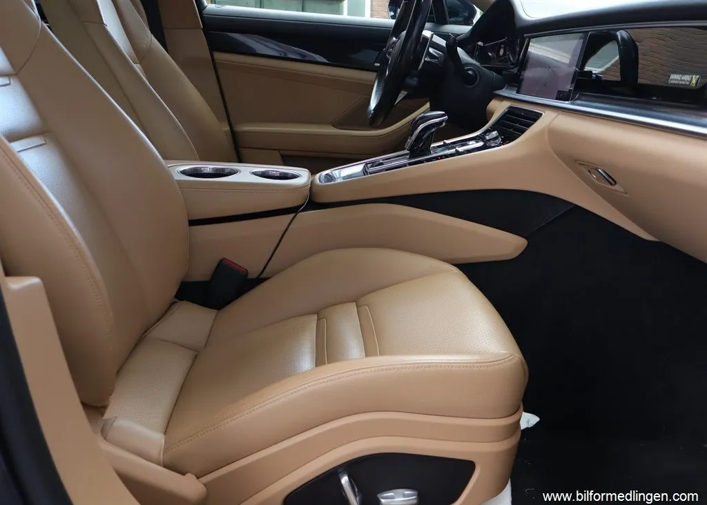 Porsche Panamera 4 4 E-Hybrid 462hk Panorama S/V-hjul Svensksåld, bild 5 av 12
